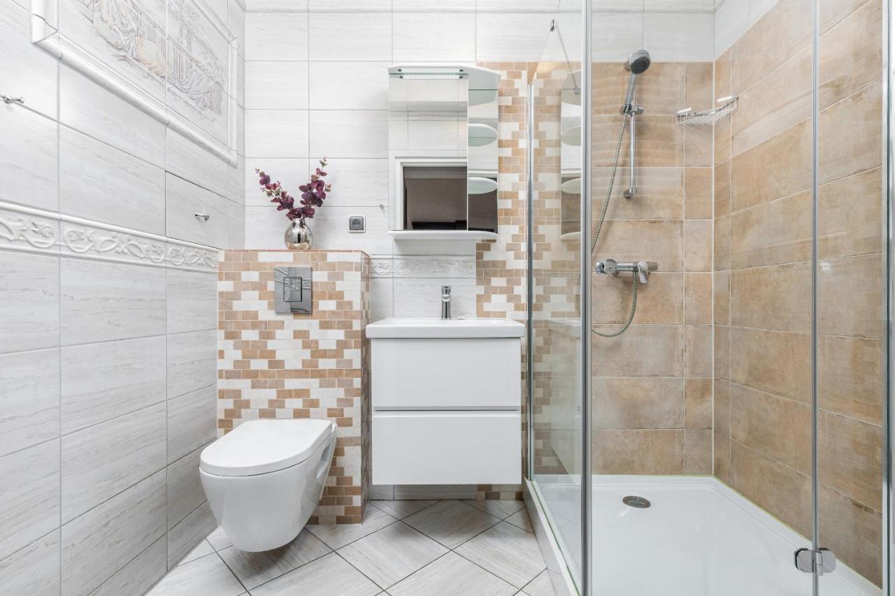 Modern Apartment With Balcony In Swinoujscie Center By Noclegi Renters エクステリア 写真